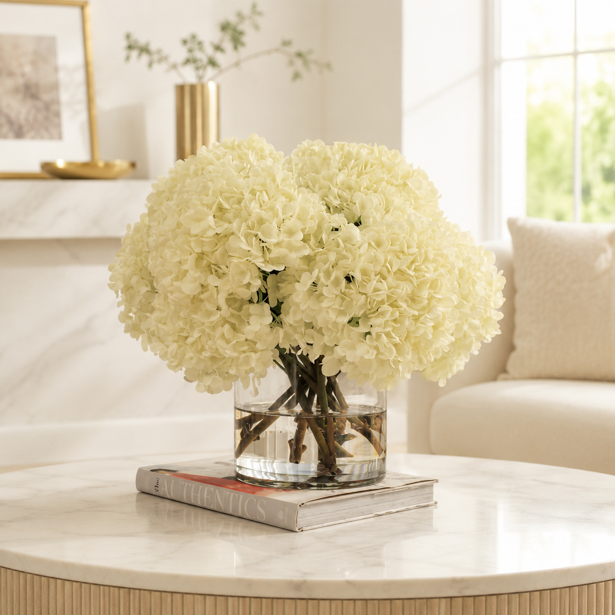 Composición de Hortensias Blancas en Cilindro de Vidrio Transparente | Botánica Luma