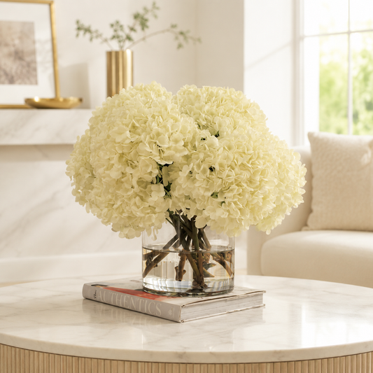 Composición de Hortensias Blancas en Cilindro de Vidrio Transparente | Botánica Luma